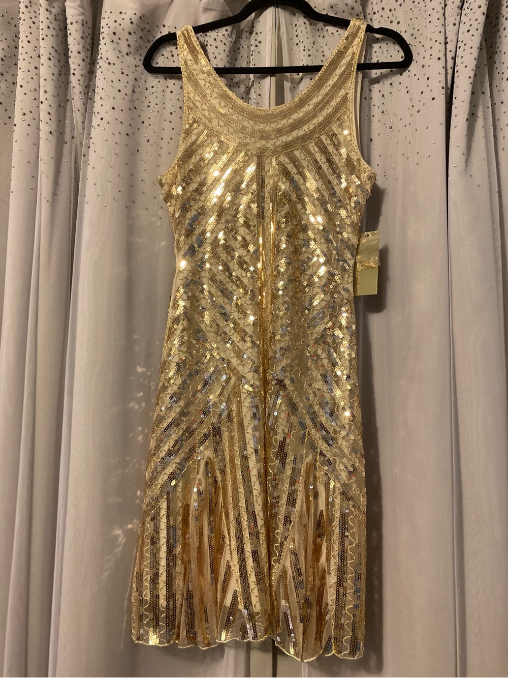 VERTE NWT SIZE MEDIUM SLEEVELESS GOLD SEQUIN DRESS